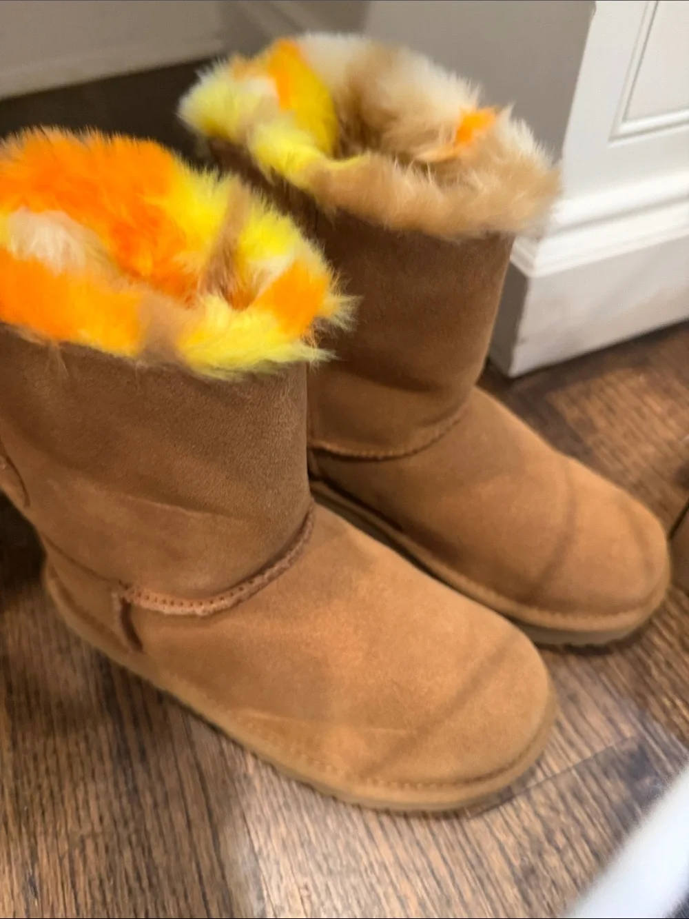 UGG Kids Bailey Bow Plaid Punk Boots - Chestnut